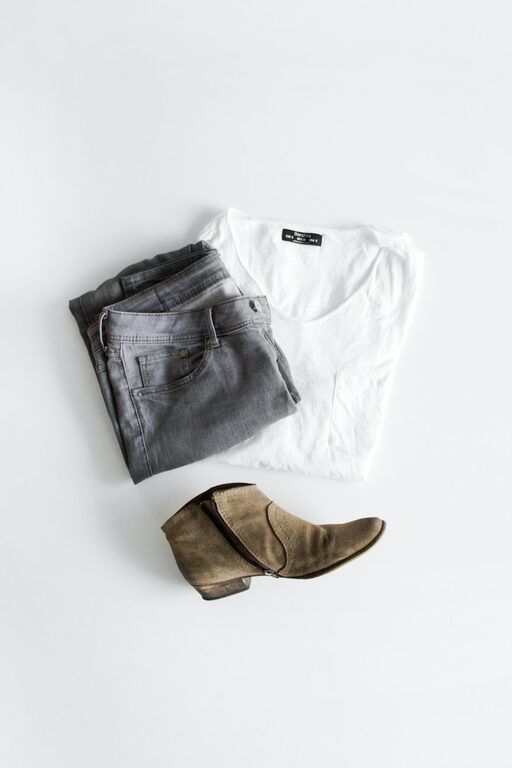 How to Build a Basic Capsule Wardrobe: A Step-by-Step Guide